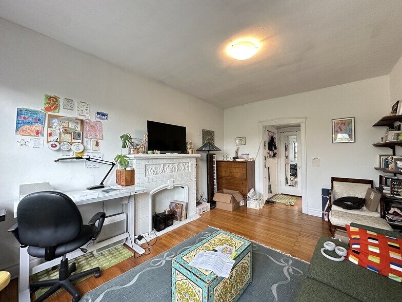 Building Photo - 2921 W McLean Ave