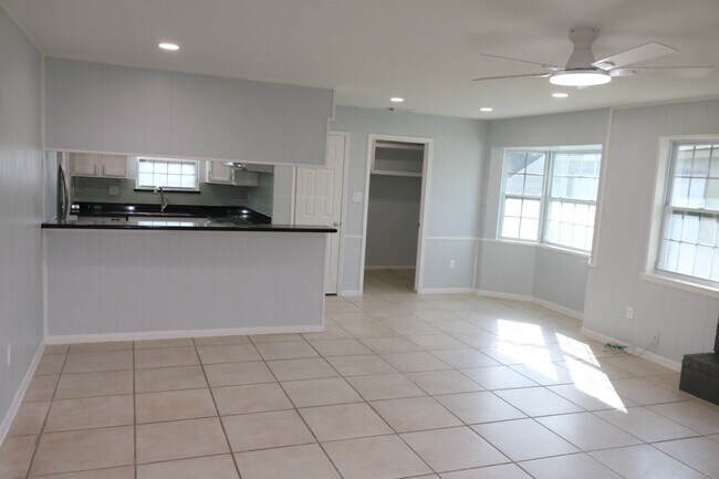 Building Photo - 12615 Huntington Venture Dr