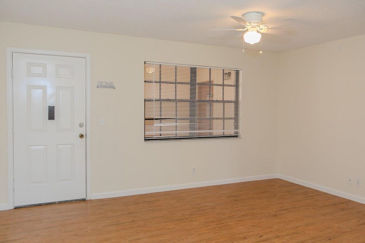 Building Photo - 4464 Oak Terrace Dr