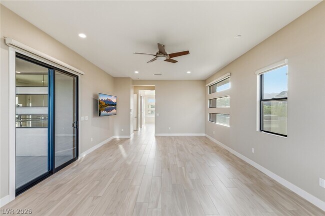 Building Photo - 64 Grey Feather Dr