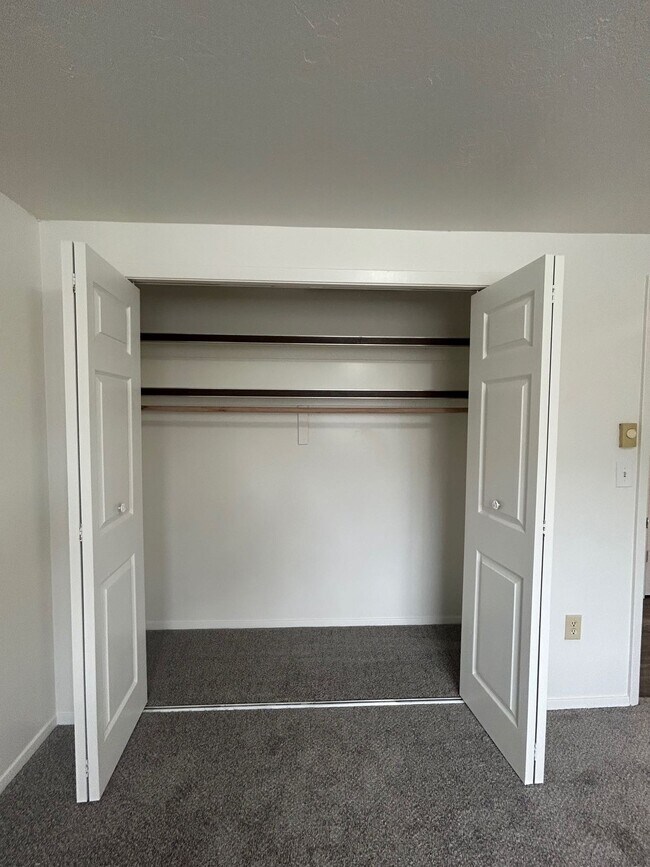 Building Photo - 547 Poole-2