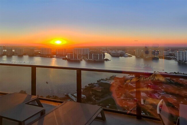 Building Photo - 18555 Collins Ave