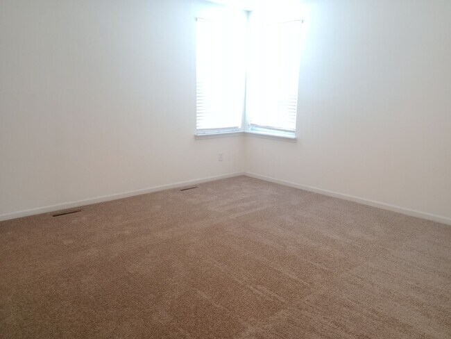 Building Photo - 1729-1731-1731 Louise Cir