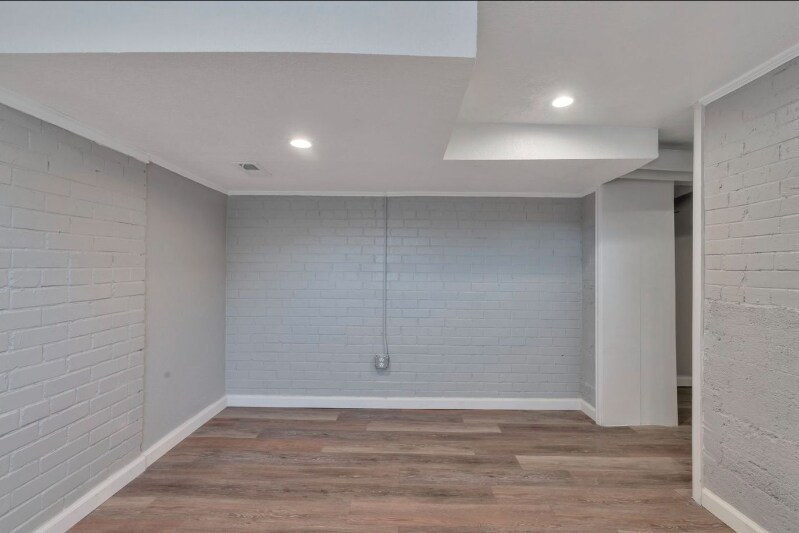 Building Photo - 4645 Newland St