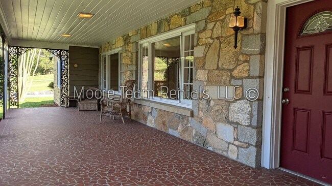Building Photo - 2612 Haywood Rd