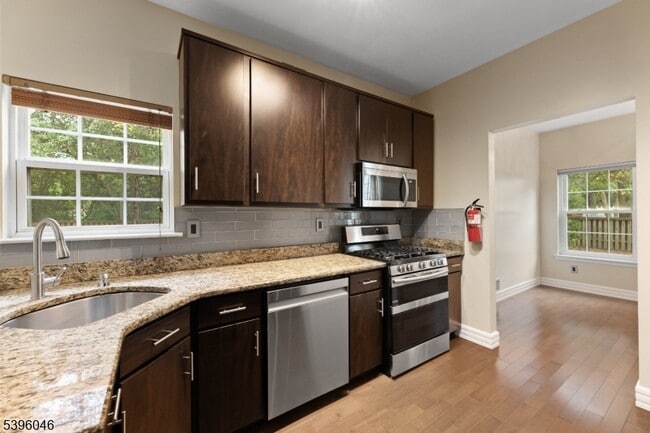 Building Photo - 2 Rider Terrace