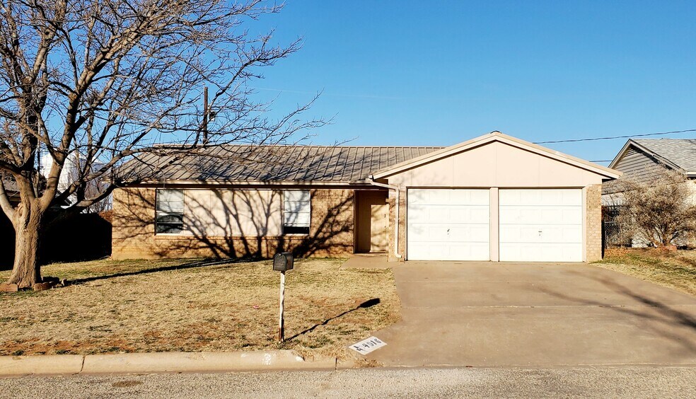 Building Photo - 4016 Eastridge Dr