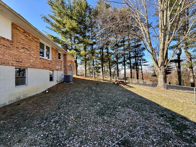 Building Photo - Charming Brick Ranch in a Prime Christians...