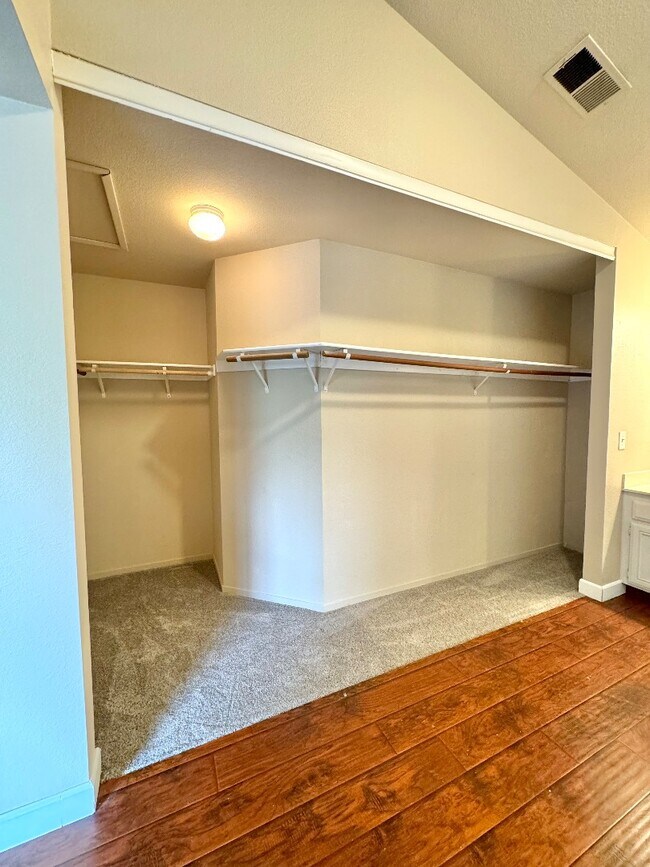 Building Photo - 5024 Rodeo Cir