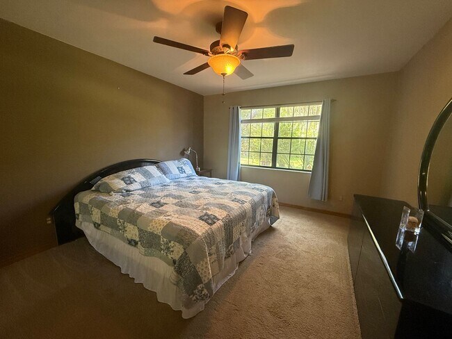 Building Photo - Beautiful 3 bedroom 2.5 bathroom pool home