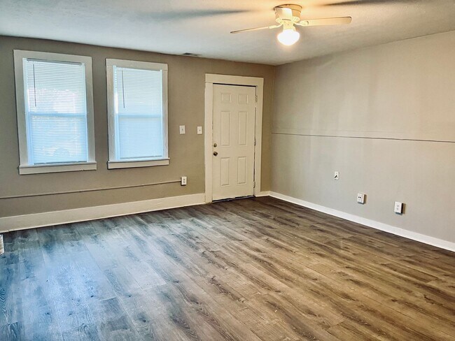Building Photo - Updated 2 bedroom Portland house- Section ...