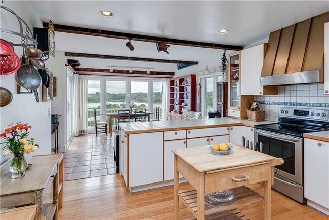 Building Photo - 25 Ocean Heights Rd