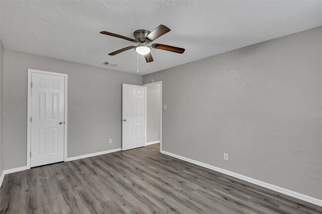 Building Photo - 29806 Lazy Ln