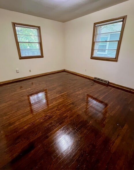 3 Total Bedrooms - 1532 E Seminole St