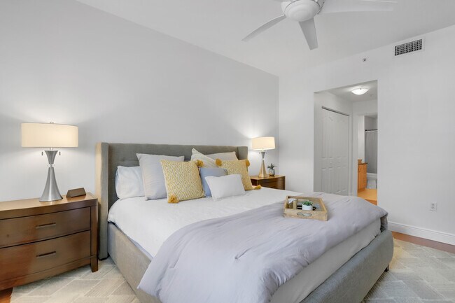 Building Photo - 255 NE 3rd Ave