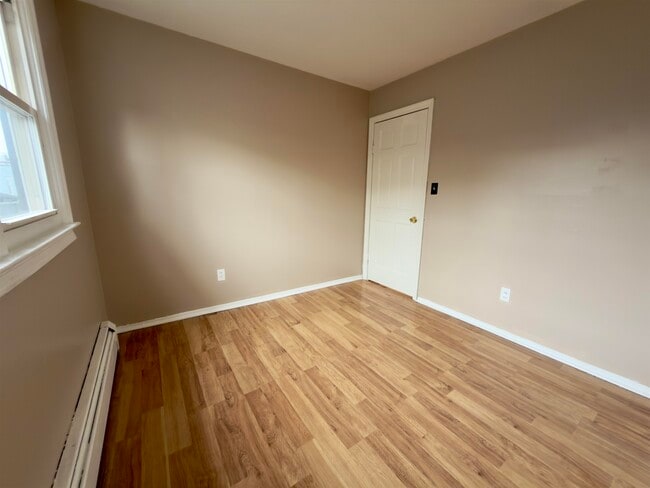 Building Photo - 215 Seaview Ave