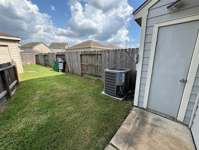 Building Photo - 9714 Coyote Creek Dr