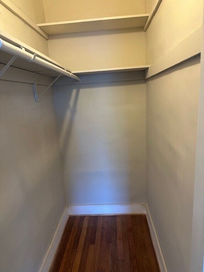 Building Photo - Move In Special -2 Bedroom 1.5 bathroom-Wesley Heights