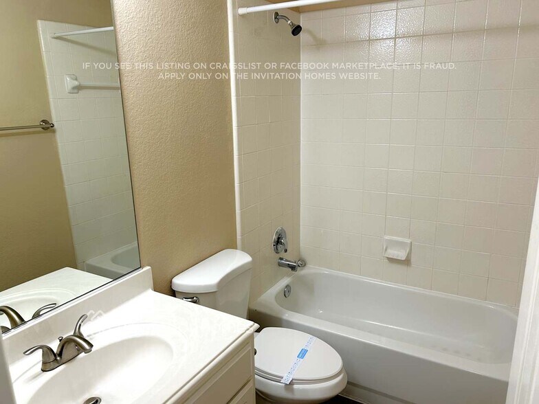 Building Photo - 7997 Greenvalley Ln