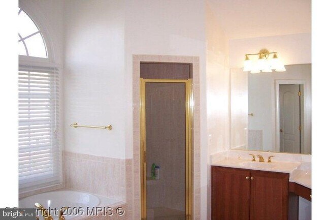 Building Photo - 15520 Tuxedo Ln