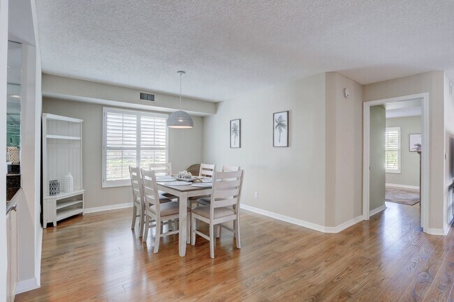 Building Photo - 1501 Chesapeake Ave