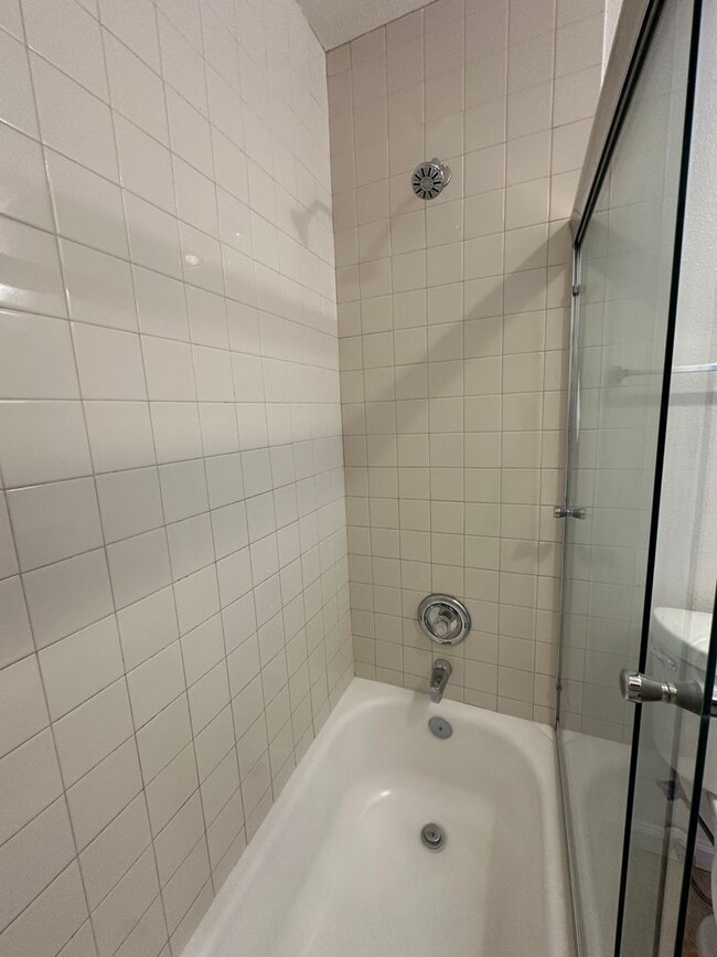 Building Photo - 564-568 7th St