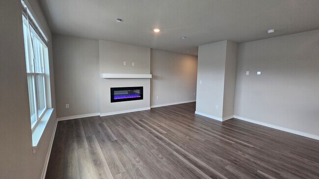 Building Photo - Brand New 3 Bedroom, 2.5 Bathroom Townhous...