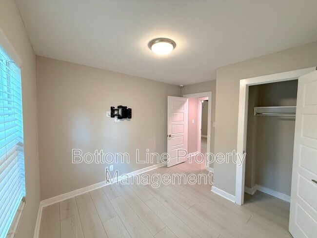 Building Photo - 4117 Oak Forest Dr