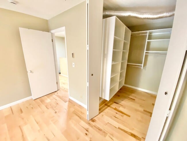 Building Photo - 180 Ledgewood Cir