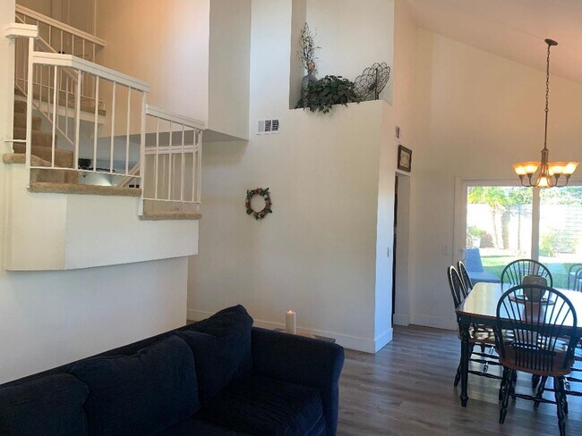 Building Photo - Wonderful East Ventura 4 Bedroom 2.5 Bath Home