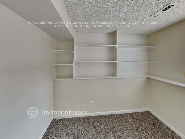 Building Photo - 5003 S Richfield Cir