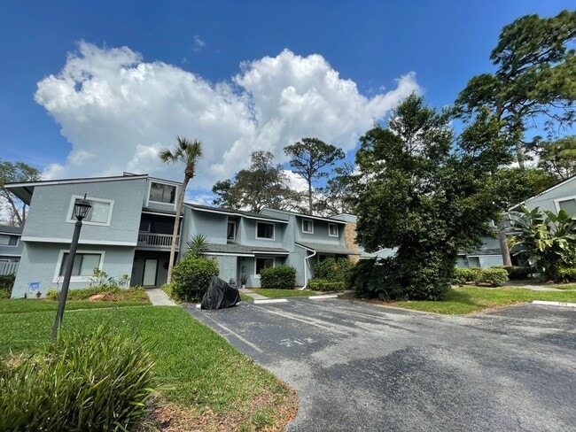 Building Photo - 710 Raymond Cir