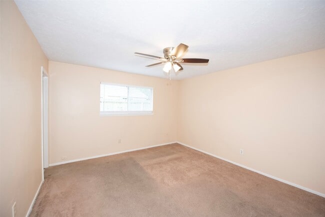 Building Photo - 4843 Beechaven St