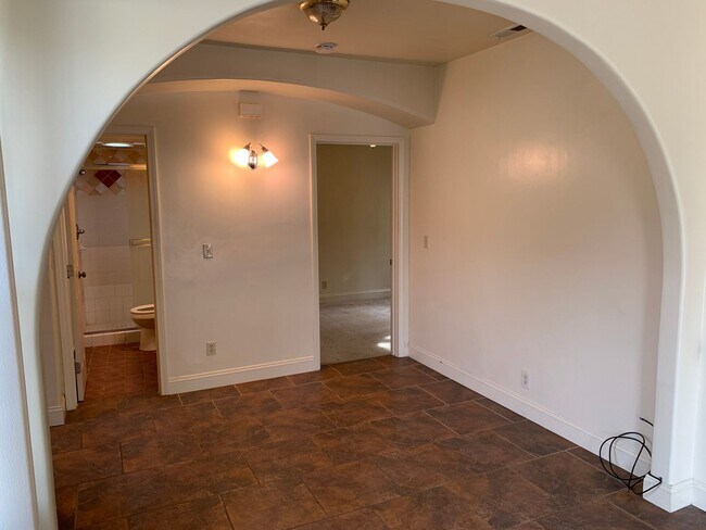 Building Photo - Monroe (263)