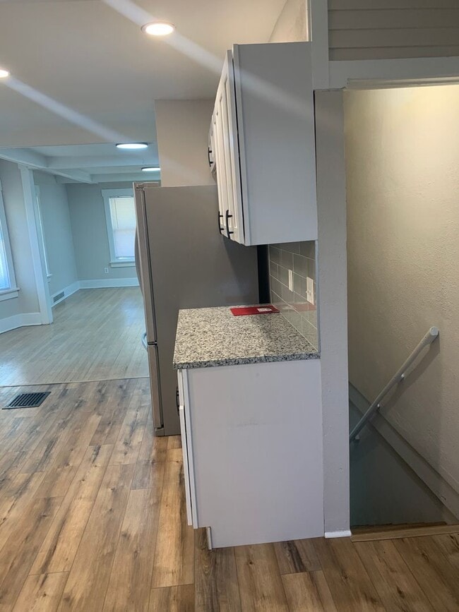 Building Photo - 2102 8th Ave