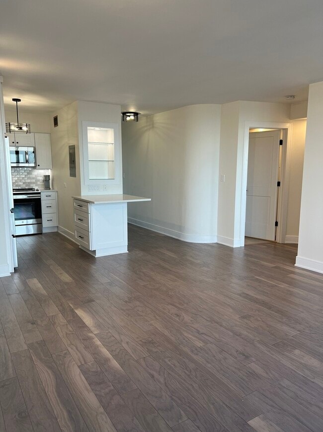 Building Photo - 1550 N Lake Shore Dr