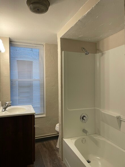 306 Craft Ave Unit 16 - The Oaks