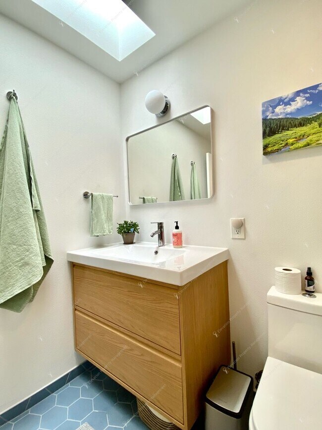 Building Photo - *Unfurnished* Charming Single-Story 3-Bedroom, 2-Bathroom Rancher with Stunning Yard