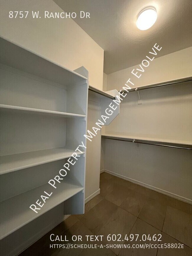 Building Photo - 8757 W Rancho Dr