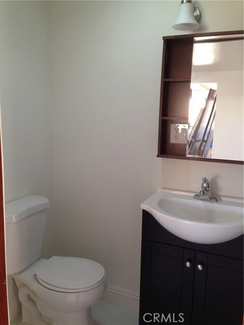 Building Photo - 20610 Hill Top Dr