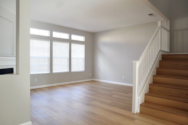 Building Photo - Beautifully Spacious 3-bedroom townhome in Fremont – Gated community!