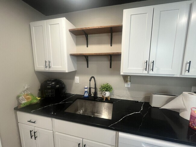 Primary Photo - Rockland