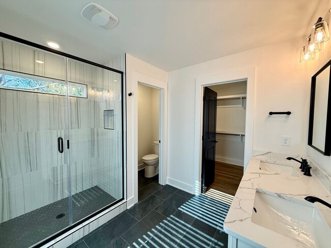 Building Photo - 2805 Fordwood Dr