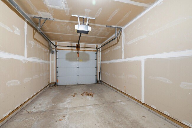 Building Photo - 2794 Barclay Wy