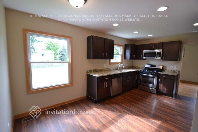 Building Photo - 605 Red Coach Ln