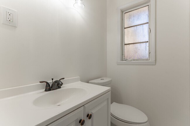 Building Photo - Beautifully Updated 3-Bedroom Home for Rent in Memphis