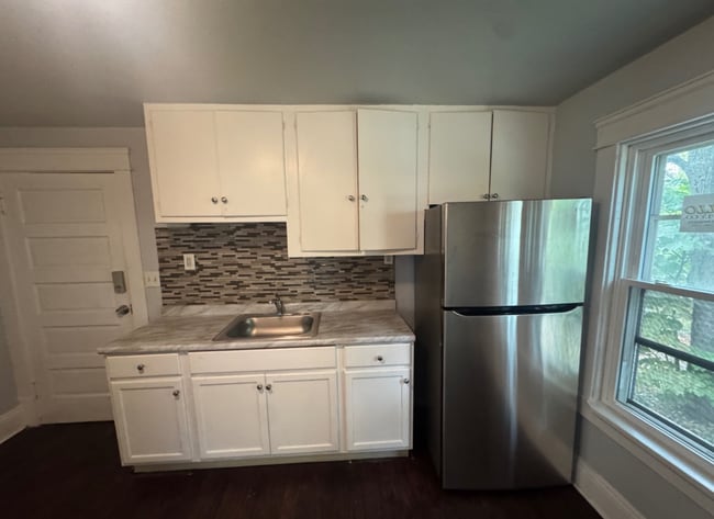 Building Photo - 15815 Parkgrove Ave