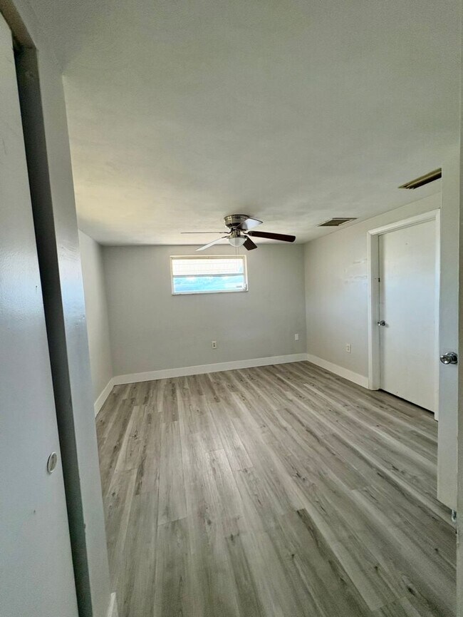 Building Photo - 3606 Blackhawk Dr