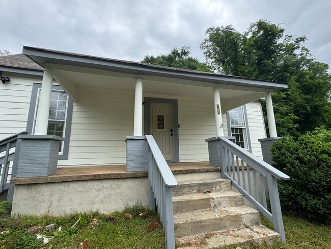 Building Photo - Gorgeous Fully Remodeled 2-Bedroom Home in...