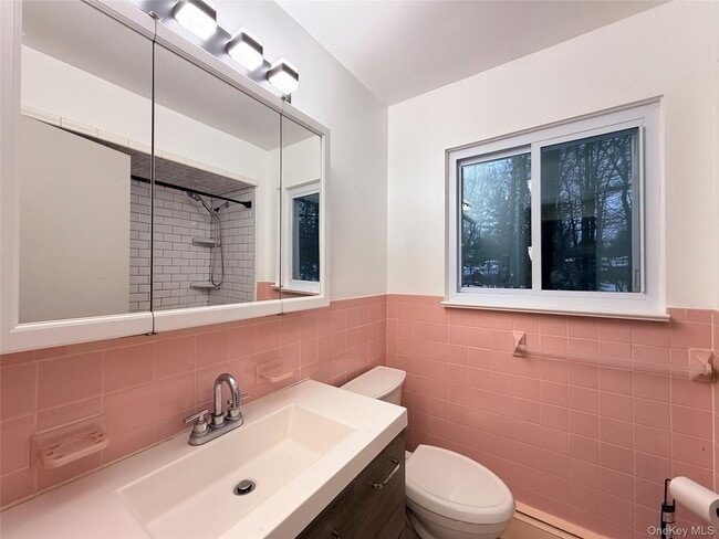 Building Photo - 15 Norfolk Ct